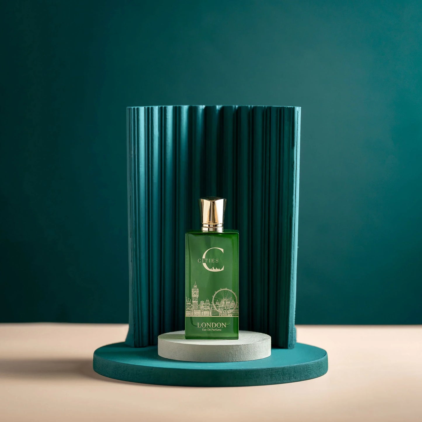 زجاجة عطر لندن مع مزيج البنفسج العنبر